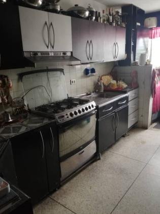 Vendo Apartamento. Remodelar, Residencia Girasoles.  Urbanización Agua Blanca.