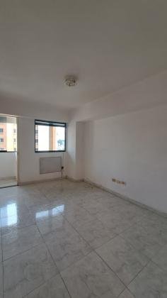 Apartamento con hermosa vista, ubicado en la urbanización El Parral, Valencia.