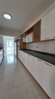 Apartamento con hermosa vista, ubicado en la urbanización El Parral, Valencia.