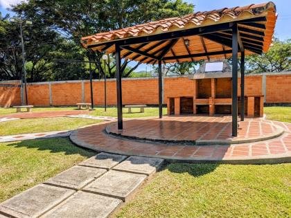 Casa en la urbanización Valle de Oro, Cercano a la Universidad José Antonio Páez