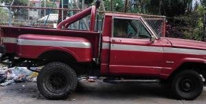 Camioneta de carga .Jeep Wagoneer 4X4.