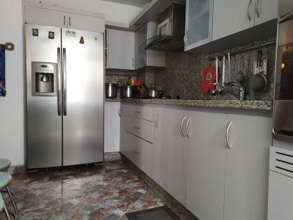 VENTA DE APARTAMENTO EN LA URBINA CALLE 3 URBANIZACION CERRADA